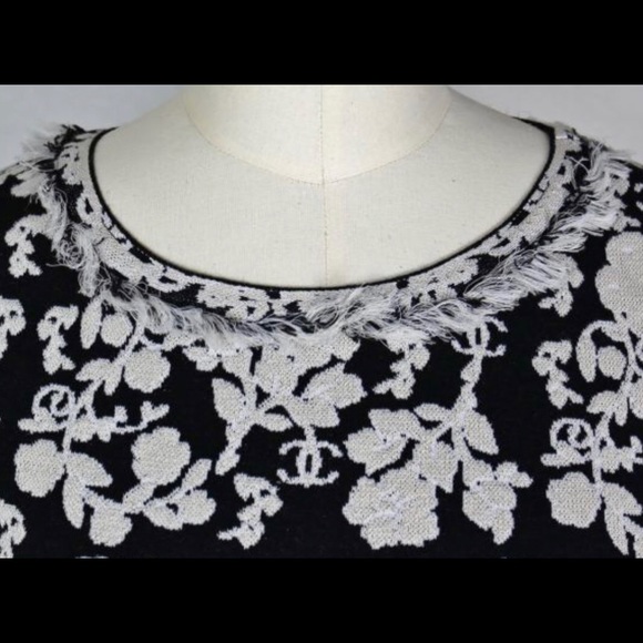 CHANEL Black White Floral Jacquard Knitted Top 38 - Picture 5 of 5